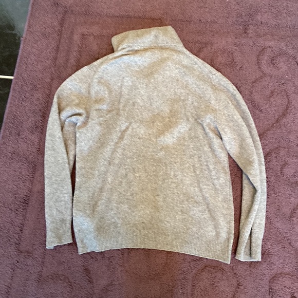 Revor Classic Cashmere Sweater - Picture 5 of 8